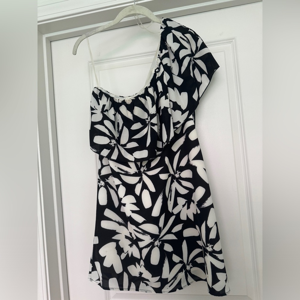 Tyche one shoulder black and white dress